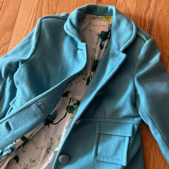 Beautiful coat - Picture 3 of 8